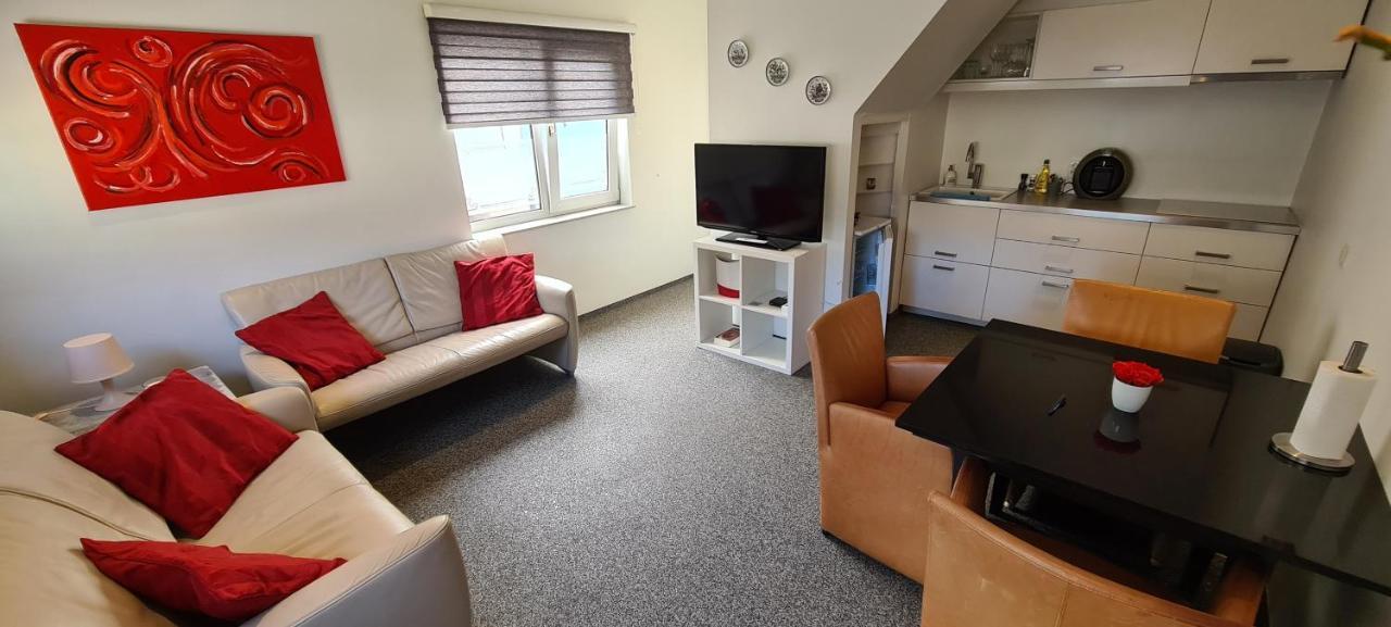 Roos Guesthouse Holiday Appartements ファルケンブルフ エクステリア 写真
